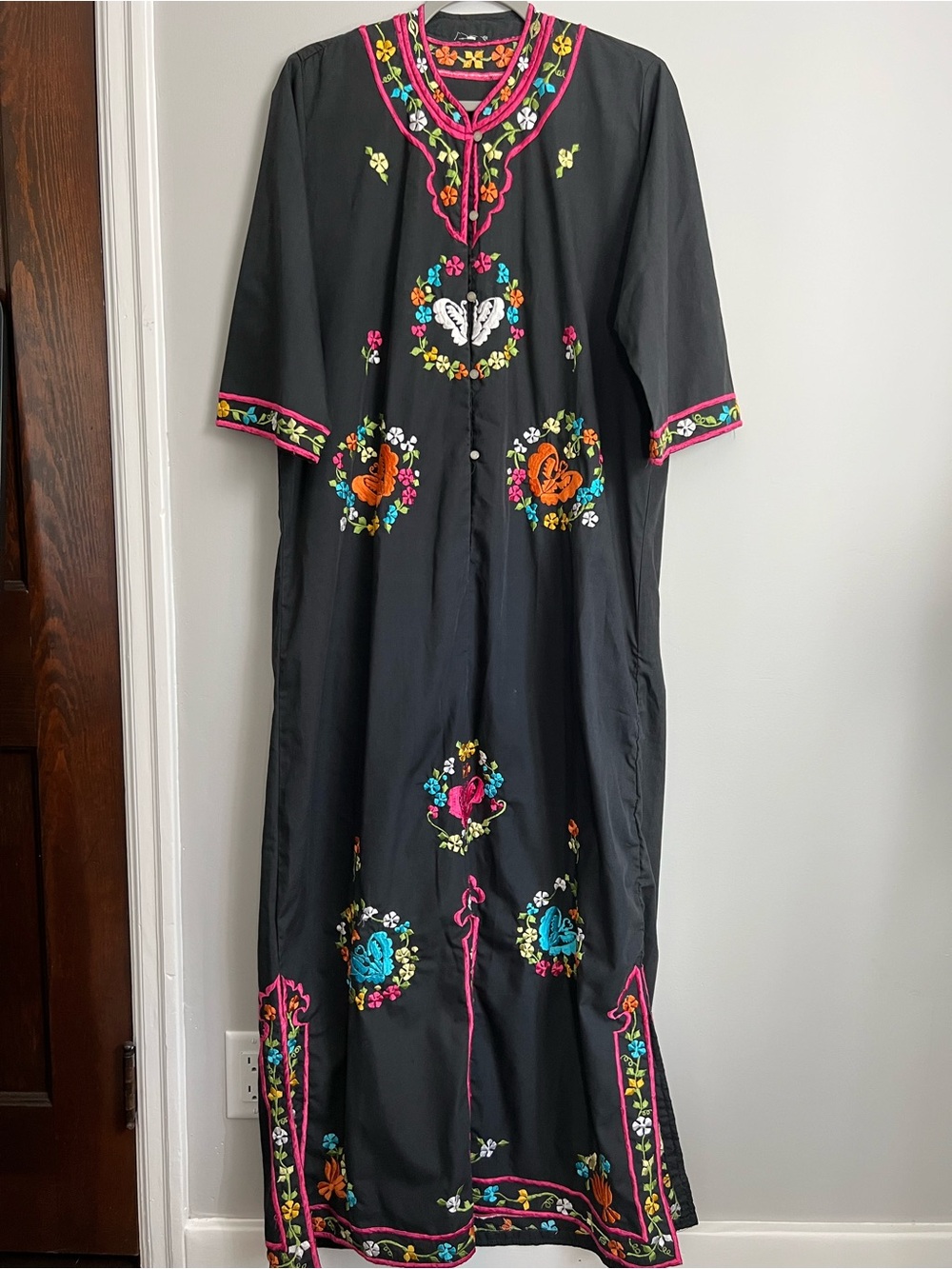 Vintage 70s Black Embroidered Floral Kaftan Maxi Dress S/M